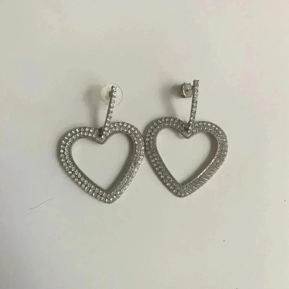 Silver dangle heart earrings.